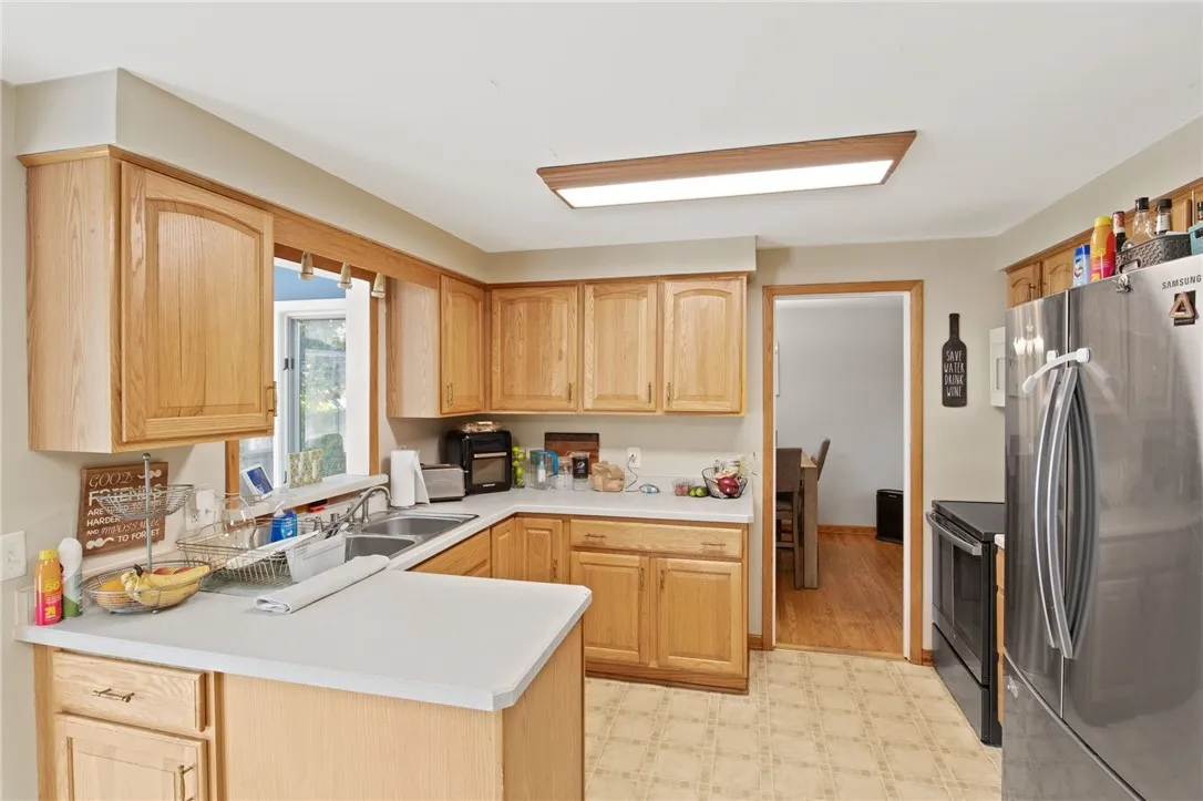 15 Whitney Farms Circle, Perinton, New York 14450, Perinton, New York 14450, 4 Bedrooms Bedrooms, 9 Rooms Rooms,2 BathroomsBathrooms,Residential,Closed,15 Whitney Farms Circle, Perinton, New York 14450,0,R1630582