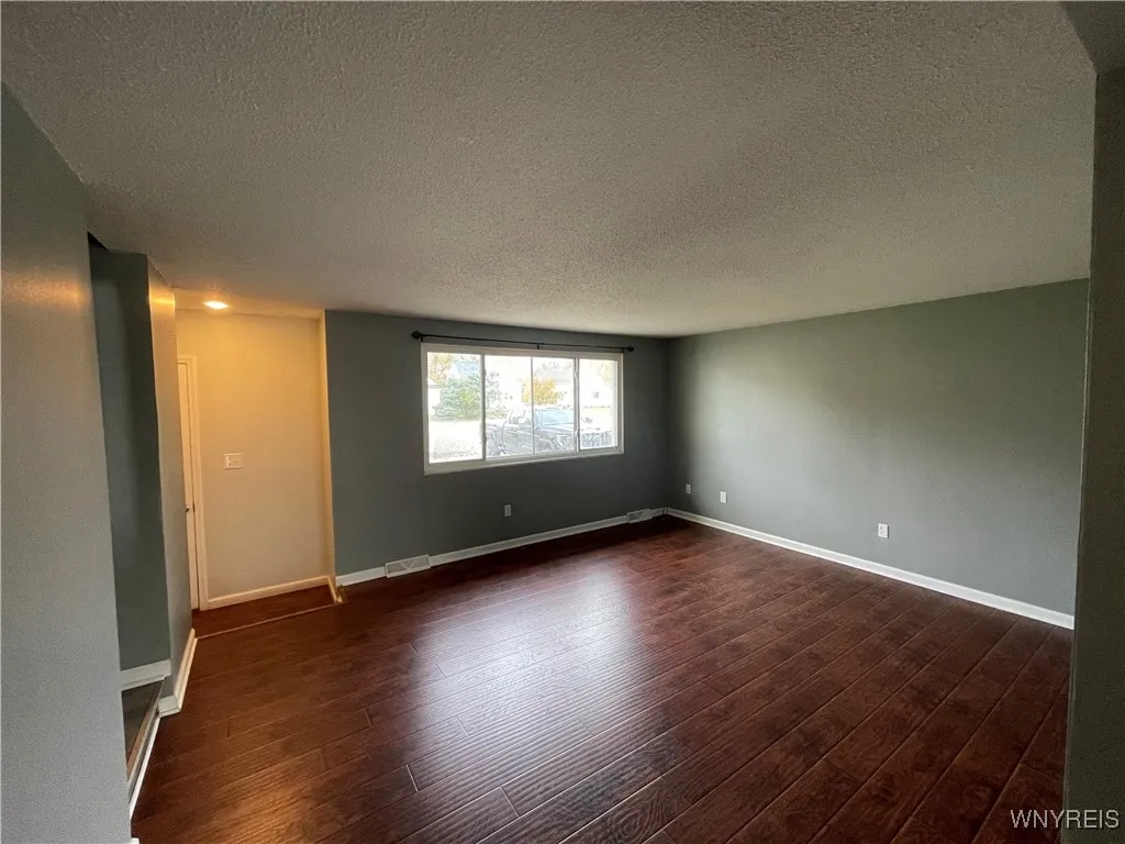 5355 Lake Avenue, Orchard Park, New York 14127, Orchard Park, New York 14127, 3 Bedrooms Bedrooms, 5 Rooms Rooms,1 BathroomBathrooms,Residential Lease,For Rent,5355 Lake Avenue, Orchard Park, New York 14127,B1632023