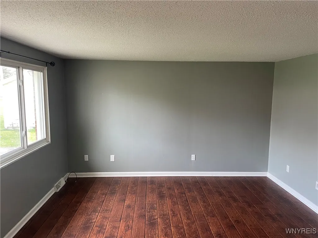 5355 Lake Avenue, Orchard Park, New York 14127, Orchard Park, New York 14127, 3 Bedrooms Bedrooms, 5 Rooms Rooms,1 BathroomBathrooms,Residential Lease,For Rent,5355 Lake Avenue, Orchard Park, New York 14127,B1632023