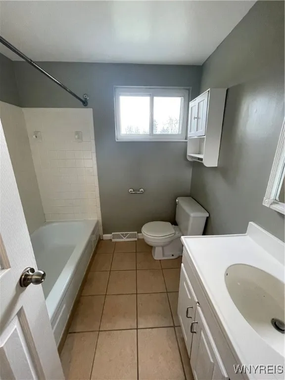 5355 Lake Avenue, Orchard Park, New York 14127, Orchard Park, New York 14127, 3 Bedrooms Bedrooms, 5 Rooms Rooms,1 BathroomBathrooms,Residential Lease,For Rent,5355 Lake Avenue, Orchard Park, New York 14127,B1632023