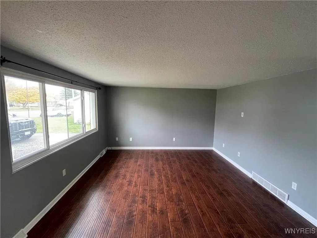 5355 Lake Avenue, Orchard Park, New York 14127, Orchard Park, New York 14127, 3 Bedrooms Bedrooms, 5 Rooms Rooms,1 BathroomBathrooms,Residential Lease,For Rent,5355 Lake Avenue, Orchard Park, New York 14127,B1632023