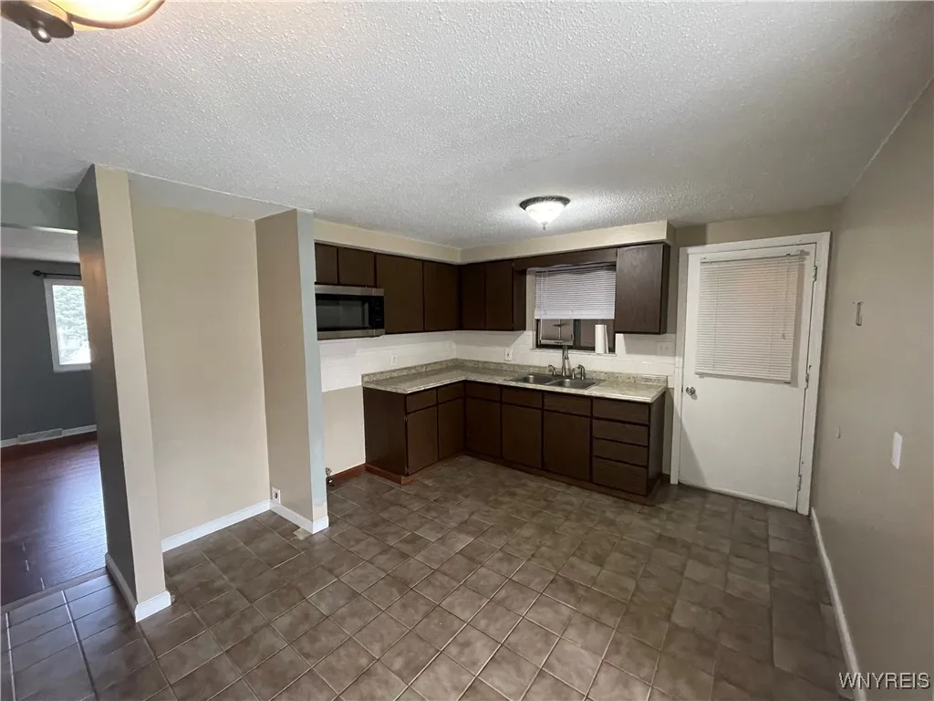 5355 Lake Avenue, Orchard Park, New York 14127, Orchard Park, New York 14127, 3 Bedrooms Bedrooms, 5 Rooms Rooms,1 BathroomBathrooms,Residential Lease,For Rent,5355 Lake Avenue, Orchard Park, New York 14127,B1632023
