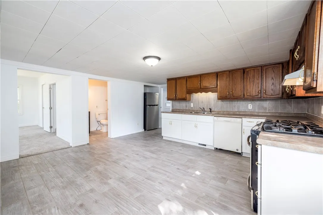 859 Clevenger Rd, Ontario, New York 14519, Ontario, New York 14519, 3 Bedrooms Bedrooms, 6 Rooms Rooms,2 BathroomsBathrooms,Residential Lease,For Rent,859 Clevenger Rd, Ontario, New York 14519,R1631916