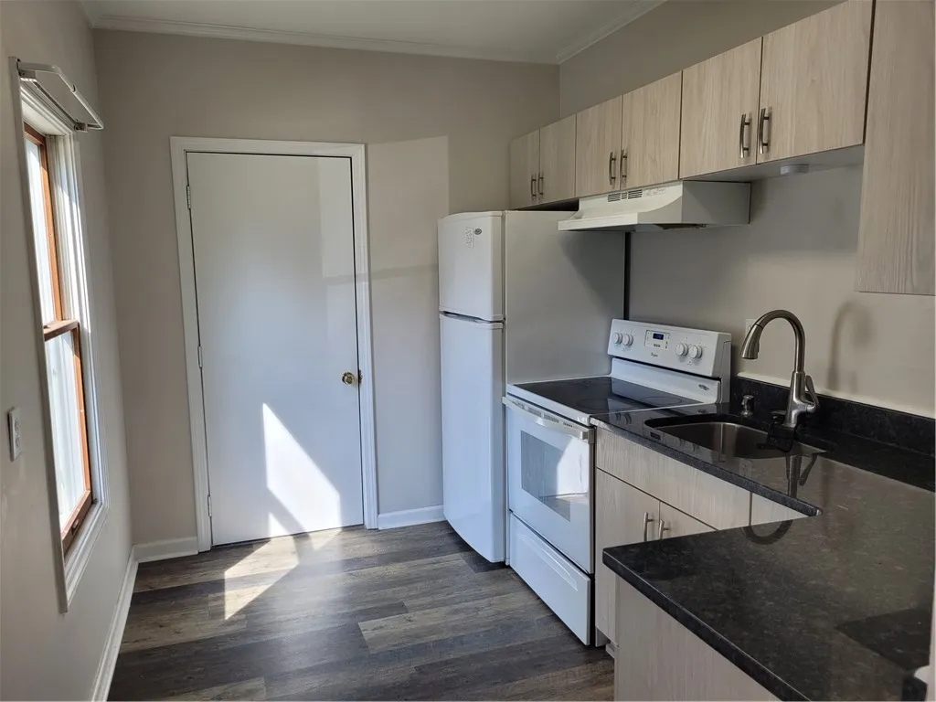 2 Woodlawn Avenue, Perinton, New York 14450, Perinton, New York 14450, 2 Bedrooms Bedrooms, 5 Rooms Rooms,1 BathroomBathrooms,Residential Lease,For Rent,2 Woodlawn Avenue, Perinton, New York 14450,R1631495