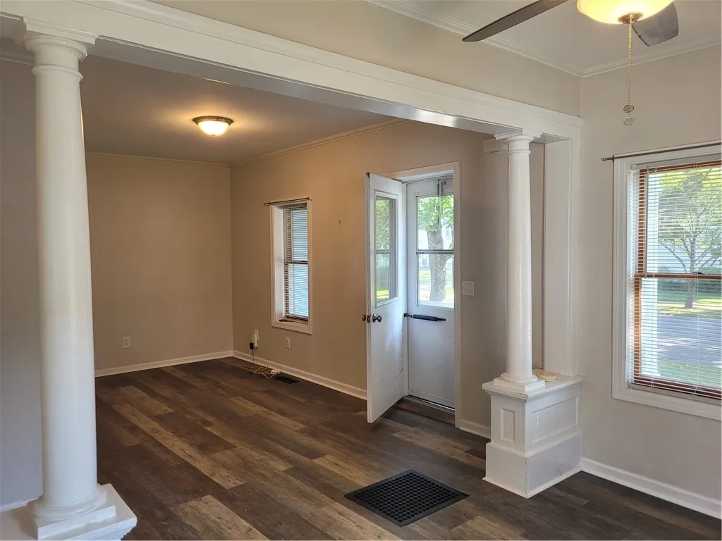 2 Woodlawn Avenue, Perinton, New York 14450, Perinton, New York 14450, 2 Bedrooms Bedrooms, 5 Rooms Rooms,1 BathroomBathrooms,Residential Lease,For Rent,2 Woodlawn Avenue, Perinton, New York 14450,R1631495