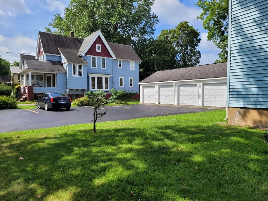 2 Woodlawn Avenue, Perinton, New York 14450, Perinton, New York 14450, 2 Bedrooms Bedrooms, 5 Rooms Rooms,1 BathroomBathrooms,Residential Lease,For Rent,2 Woodlawn Avenue, Perinton, New York 14450,R1631495