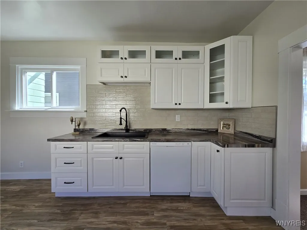 33 Trowbridge Street, Buffalo, New York 14220, Buffalo, New York 14220, 4 Bedrooms Bedrooms, 8 Rooms Rooms,1 BathroomBathrooms,Residential,For Sale,33 Trowbridge Street, Buffalo, New York 14220,B1631295