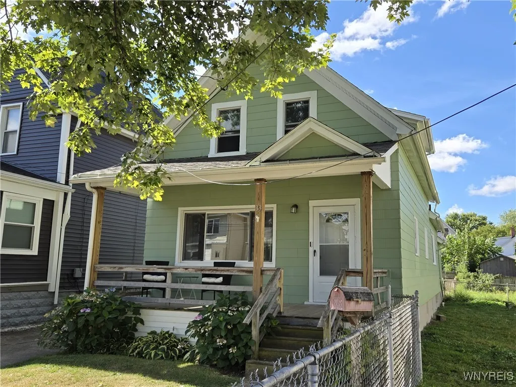 33 Trowbridge Street, Buffalo, New York 14220, Buffalo, New York 14220, 4 Bedrooms Bedrooms, 8 Rooms Rooms,1 BathroomBathrooms,Residential,For Sale,33 Trowbridge Street, Buffalo, New York 14220,B1631295