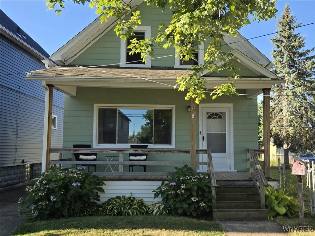 33 Trowbridge Street, Buffalo, New York 14220, Buffalo, New York 14220, 4 Bedrooms Bedrooms, 8 Rooms Rooms,1 BathroomBathrooms,Residential,For Sale,33 Trowbridge Street, Buffalo, New York 14220,B1631295