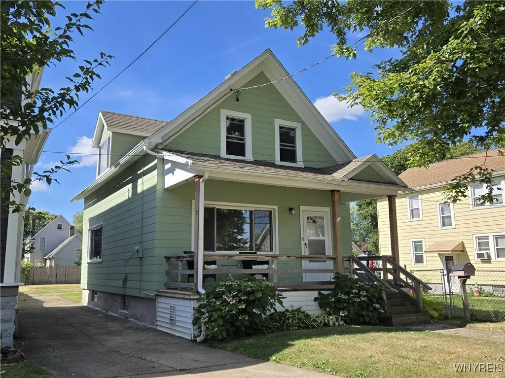 33 Trowbridge Street, Buffalo, New York 14220, Buffalo, New York 14220, 4 Bedrooms Bedrooms, 8 Rooms Rooms,1 BathroomBathrooms,Residential,For Sale,33 Trowbridge Street, Buffalo, New York 14220,B1631295