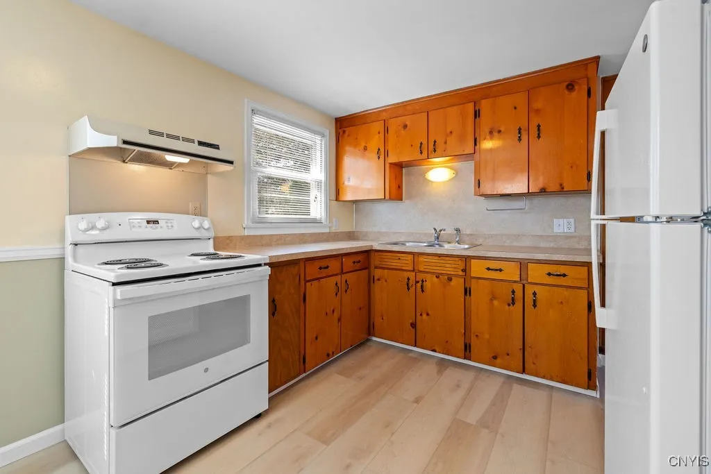 Newer Appliances with Plenty of Countertop Space and Cabinets