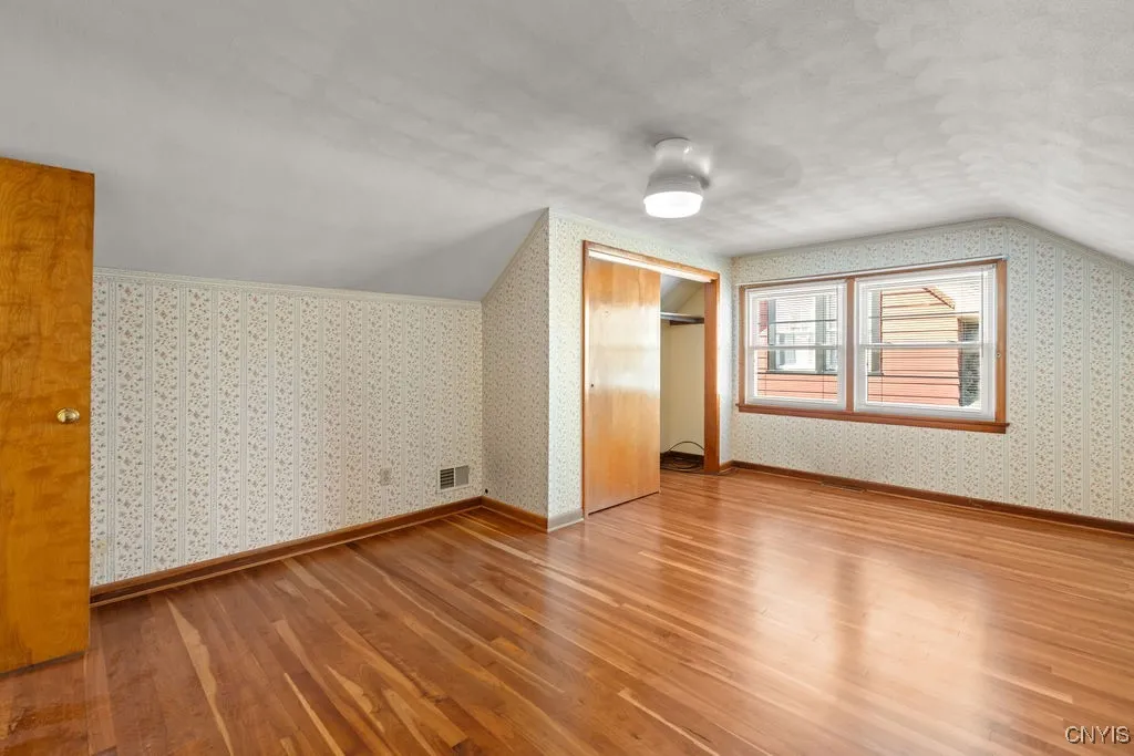 Very Spacious 3rd Bedroom