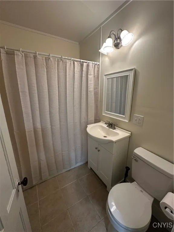 FULL UPSTAIRS BATH