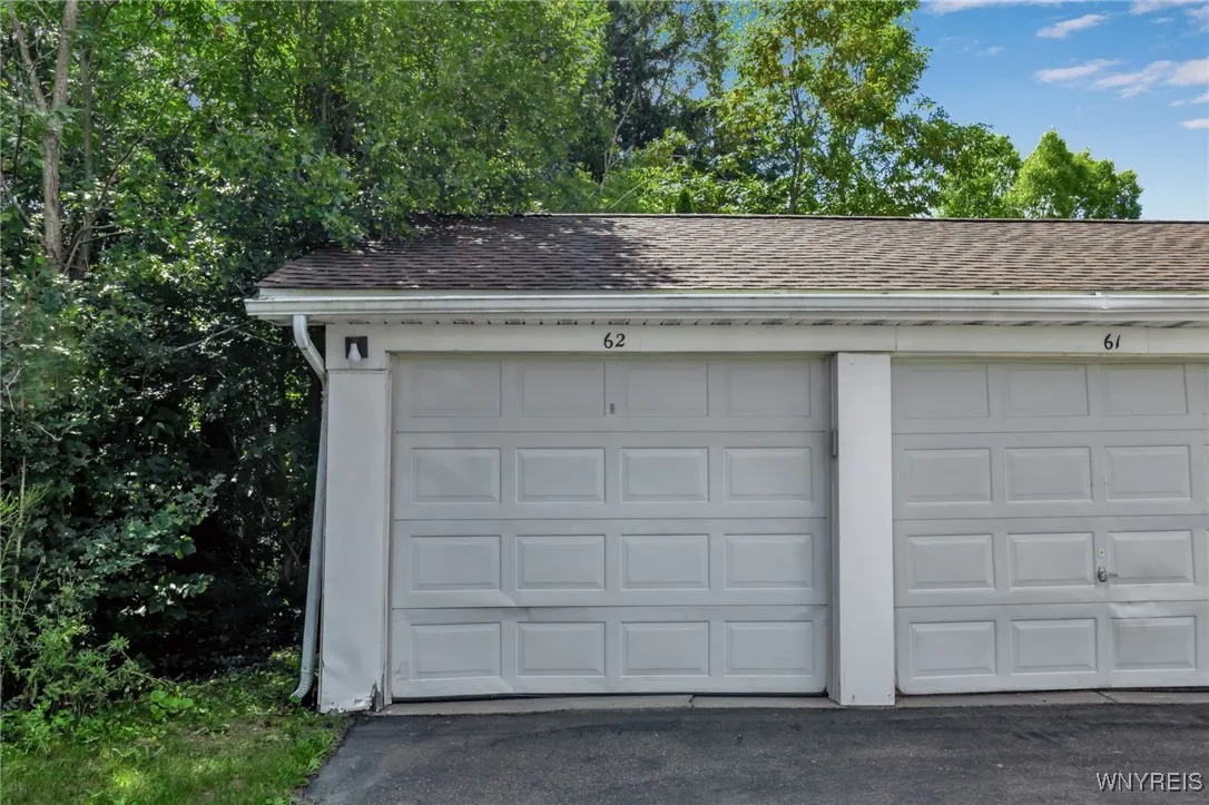 Detached garage