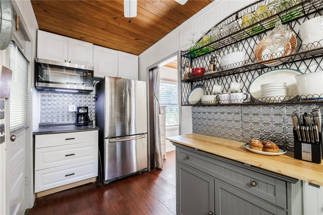 8568 East Lake Road, Batavia City, New York 14020, Stafford, New York 14020, 1 Bedroom Bedrooms, 4 Rooms Rooms,1 BathroomBathrooms,Residential,Closed,8568 East Lake Road, Batavia City, New York 14020,0,R1631867