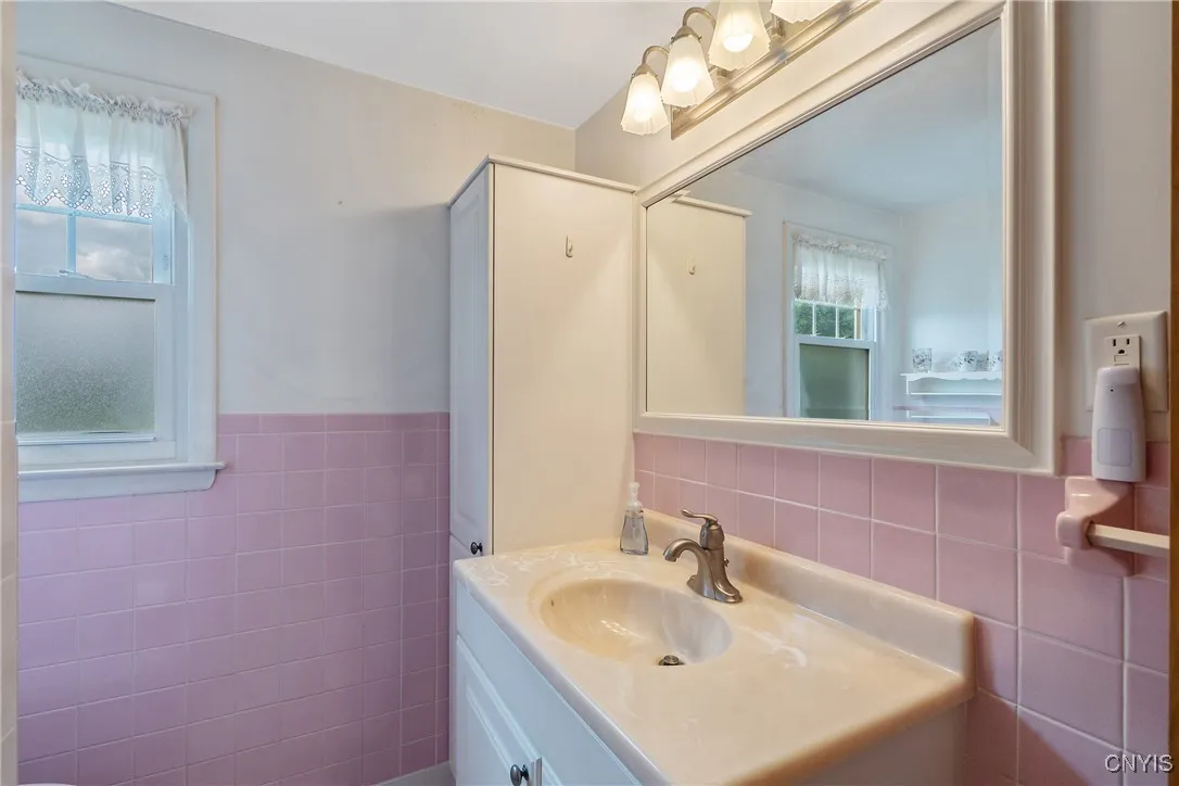 205 Hood Ave, Syracuse, New York 13208, Syracuse, New York 13208, 2 Bedrooms Bedrooms, 6 Rooms Rooms,1 BathroomBathrooms,Residential,Closed,205 Hood Ave, Syracuse, New York 13208,0,S1630948