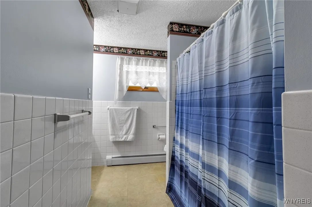 3150 Tonawanda Creek Road, Amherst, New York 14228, Amherst, New York 14228, 3 Bedrooms Bedrooms, 6 Rooms Rooms,1 BathroomBathrooms,Residential,For Sale,3150 Tonawanda Creek Road, Amherst, New York 14228,0,B1631569