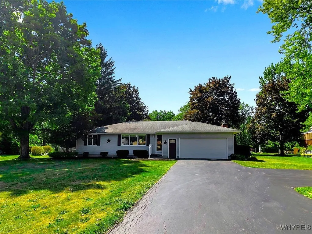 3150 Tonawanda Creek Road, Amherst, New York 14228, Amherst, New York 14228, 3 Bedrooms Bedrooms, 6 Rooms Rooms,1 BathroomBathrooms,Residential,For Sale,3150 Tonawanda Creek Road, Amherst, New York 14228,0,B1631569