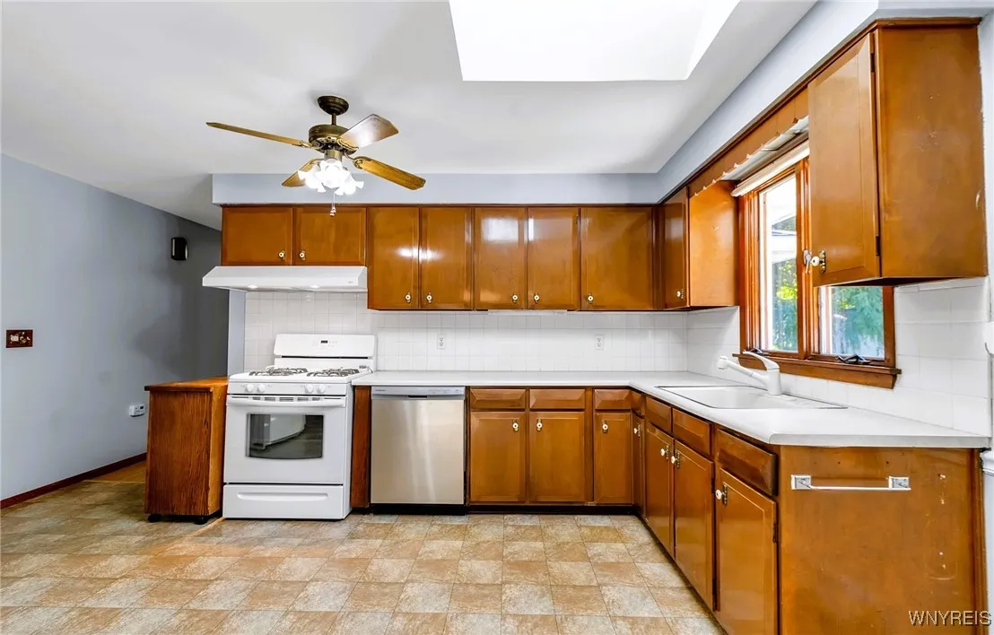 3150 Tonawanda Creek Road, Amherst, New York 14228, Amherst, New York 14228, 3 Bedrooms Bedrooms, 6 Rooms Rooms,1 BathroomBathrooms,Residential,For Sale,3150 Tonawanda Creek Road, Amherst, New York 14228,0,B1631569