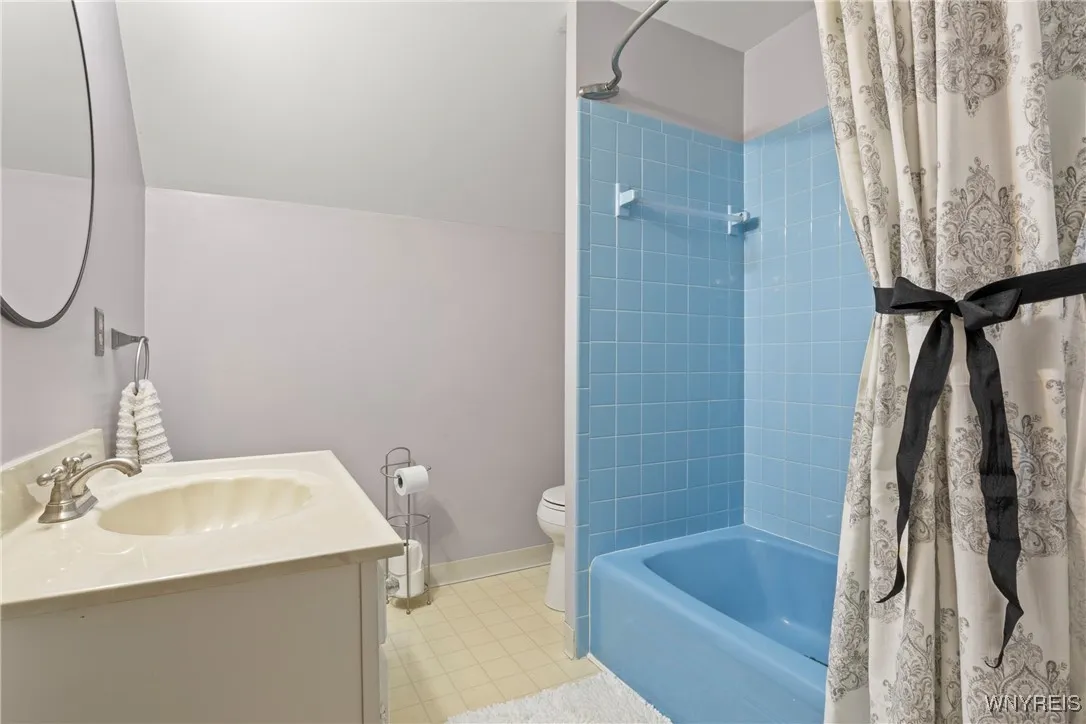 22 Old Farm Road, Orchard Park, New York 14127, Orchard Park, New York 14127, 4 Bedrooms Bedrooms, 9 Rooms Rooms,2 BathroomsBathrooms,Residential,For Sale,22 Old Farm Road, Orchard Park, New York 14127,0,B1632019