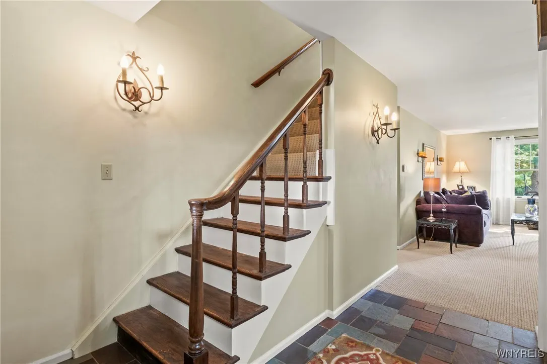 22 Old Farm Road, Orchard Park, New York 14127, Orchard Park, New York 14127, 4 Bedrooms Bedrooms, 9 Rooms Rooms,2 BathroomsBathrooms,Residential,For Sale,22 Old Farm Road, Orchard Park, New York 14127,0,B1632019