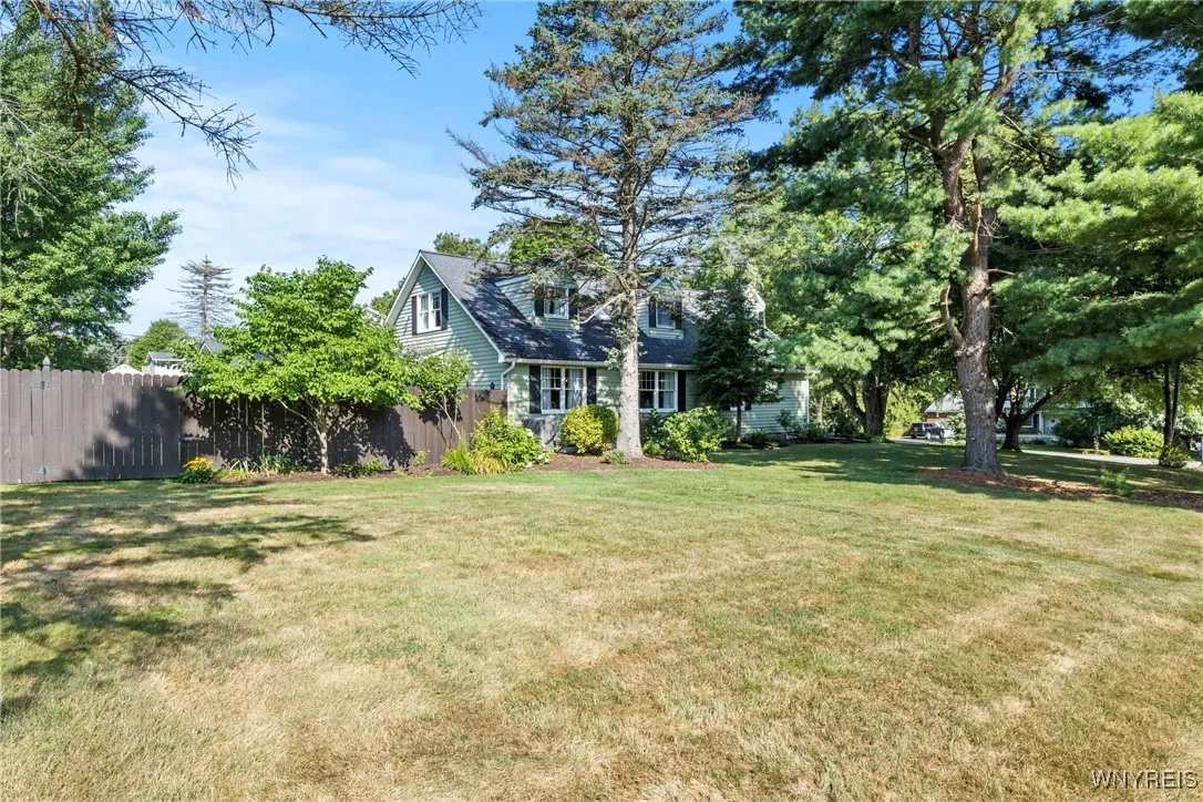 22 Old Farm Road, Orchard Park, New York 14127, Orchard Park, New York 14127, 4 Bedrooms Bedrooms, 9 Rooms Rooms,2 BathroomsBathrooms,Residential,For Sale,22 Old Farm Road, Orchard Park, New York 14127,0,B1632019