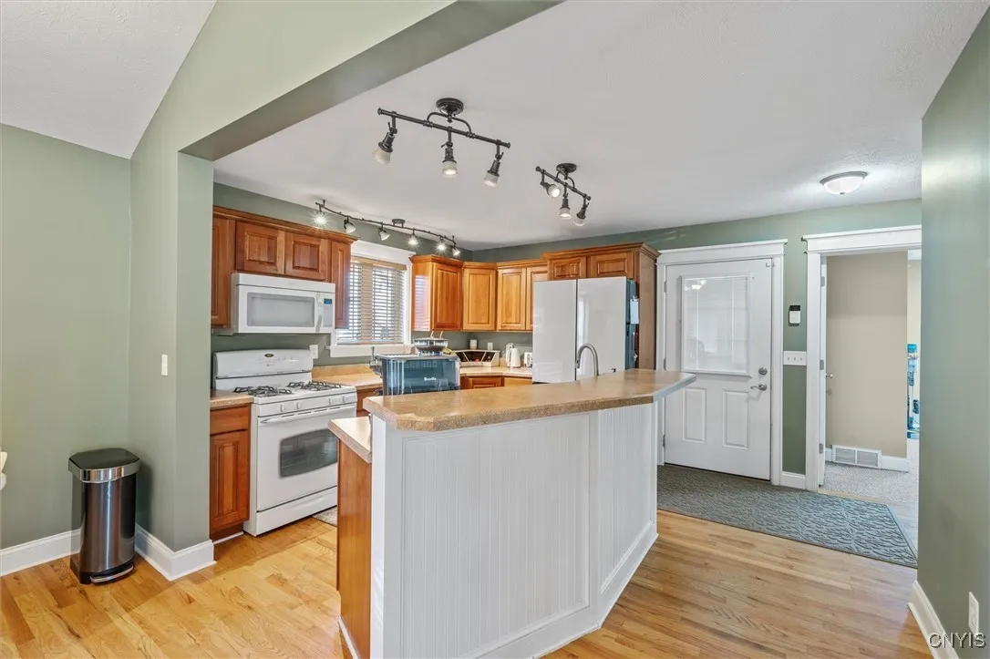 127 Shuart Avenue, Syracuse, New York 13203, Syracuse, New York 13203, 3 Bedrooms Bedrooms, 6 Rooms Rooms,2 BathroomsBathrooms,Residential,Closed,127 Shuart Avenue, Syracuse, New York 13203,0,S1631809