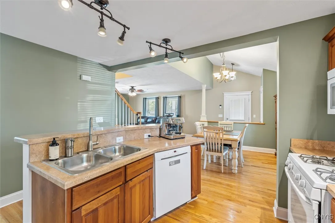 127 Shuart Avenue, Syracuse, New York 13203, Syracuse, New York 13203, 3 Bedrooms Bedrooms, 6 Rooms Rooms,2 BathroomsBathrooms,Residential,Closed,127 Shuart Avenue, Syracuse, New York 13203,0,S1631809