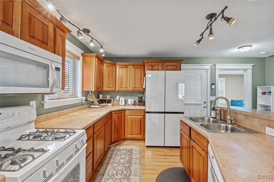 127 Shuart Avenue, Syracuse, New York 13203, Syracuse, New York 13203, 3 Bedrooms Bedrooms, 6 Rooms Rooms,2 BathroomsBathrooms,Residential,Closed,127 Shuart Avenue, Syracuse, New York 13203,0,S1631809