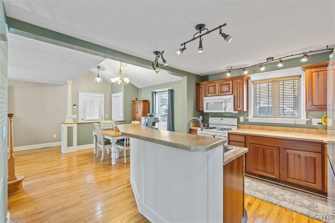 127 Shuart Avenue, Syracuse, New York 13203, Syracuse, New York 13203, 3 Bedrooms Bedrooms, 6 Rooms Rooms,2 BathroomsBathrooms,Residential,Closed,127 Shuart Avenue, Syracuse, New York 13203,0,S1631809