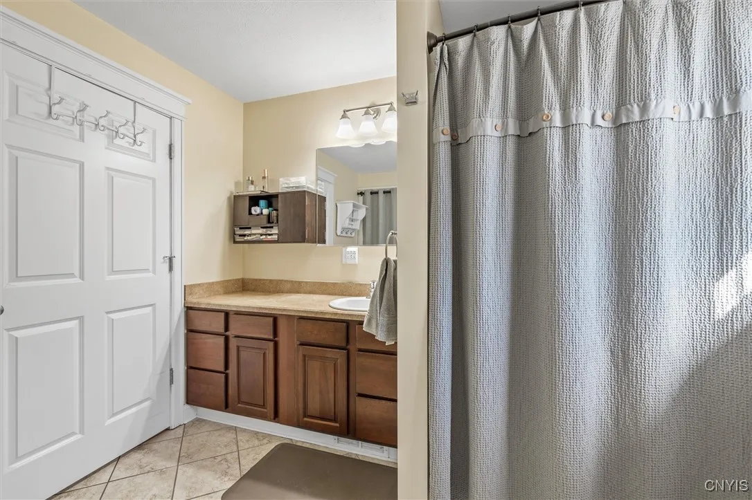 127 Shuart Avenue, Syracuse, New York 13203, Syracuse, New York 13203, 3 Bedrooms Bedrooms, 6 Rooms Rooms,2 BathroomsBathrooms,Residential,Closed,127 Shuart Avenue, Syracuse, New York 13203,0,S1631809