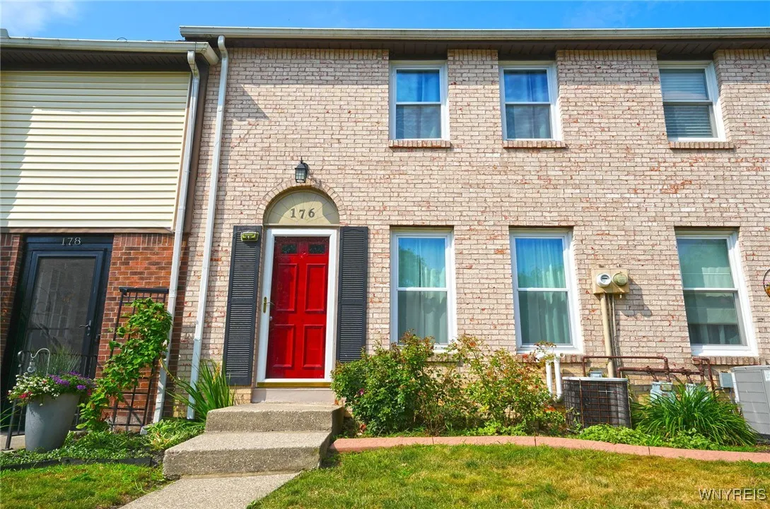 176 Stepping Stone Lane, Orchard Park, New York 14, Orchard Park, New York 14127, 3 Bedrooms Bedrooms, 8 Rooms Rooms,1 BathroomBathrooms,Residential,For Sale,176 Stepping Stone Lane, Orchard Park, New York 14,0,B1629751