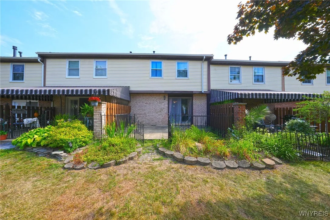 176 Stepping Stone Lane, Orchard Park, New York 14, Orchard Park, New York 14127, 3 Bedrooms Bedrooms, 8 Rooms Rooms,1 BathroomBathrooms,Residential,For Sale,176 Stepping Stone Lane, Orchard Park, New York 14,0,B1629751