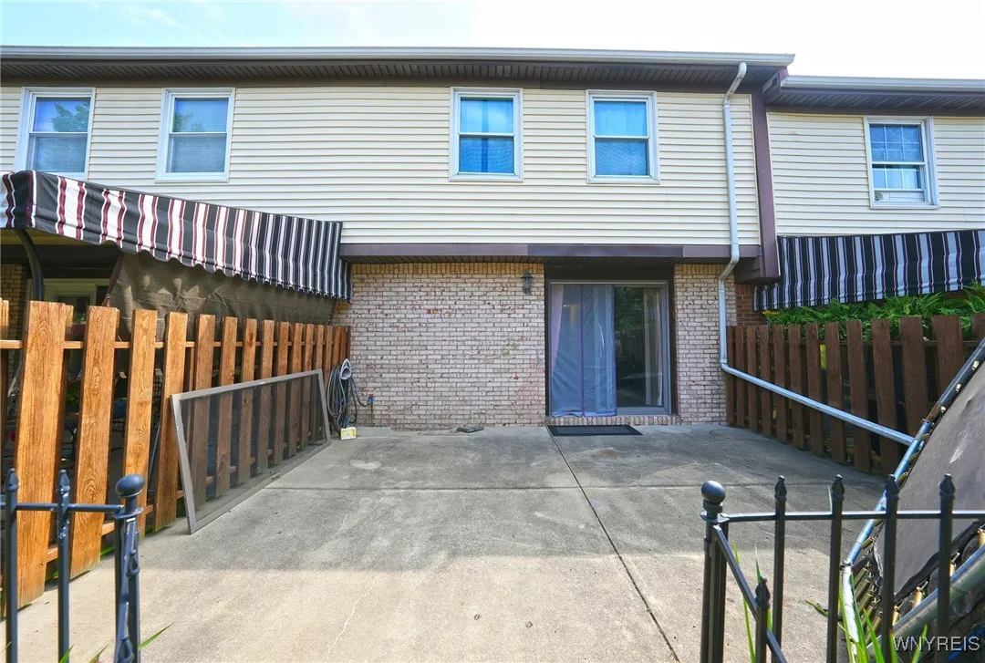 176 Stepping Stone Lane, Orchard Park, New York 14, Orchard Park, New York 14127, 3 Bedrooms Bedrooms, 8 Rooms Rooms,1 BathroomBathrooms,Residential,For Sale,176 Stepping Stone Lane, Orchard Park, New York 14,0,B1629751