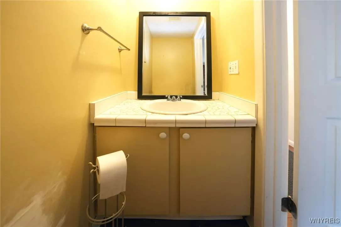 176 Stepping Stone Lane, Orchard Park, New York 14, Orchard Park, New York 14127, 3 Bedrooms Bedrooms, 8 Rooms Rooms,1 BathroomBathrooms,Residential,For Sale,176 Stepping Stone Lane, Orchard Park, New York 14,0,B1629751