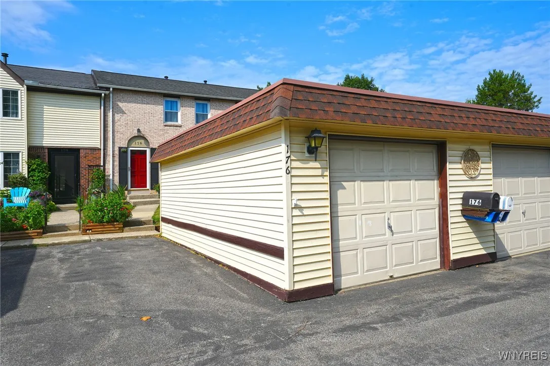176 Stepping Stone Lane, Orchard Park, New York 14, Orchard Park, New York 14127, 3 Bedrooms Bedrooms, 8 Rooms Rooms,1 BathroomBathrooms,Residential,For Sale,176 Stepping Stone Lane, Orchard Park, New York 14,0,B1629751