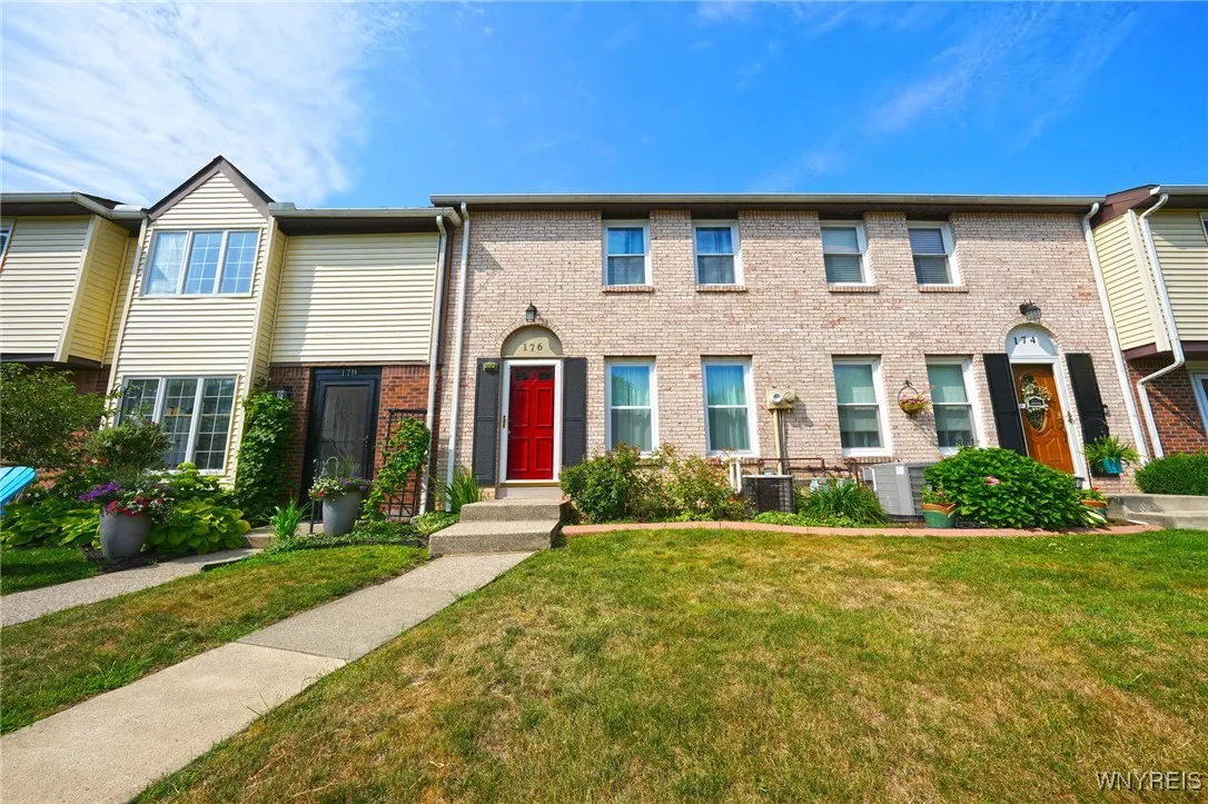 176 Stepping Stone Lane, Orchard Park, New York 14, Orchard Park, New York 14127, 3 Bedrooms Bedrooms, 8 Rooms Rooms,1 BathroomBathrooms,Residential,For Sale,176 Stepping Stone Lane, Orchard Park, New York 14,0,B1629751