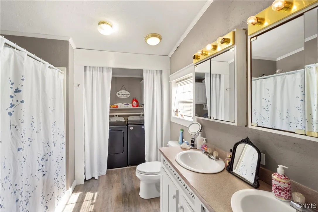 primary bath with laundry