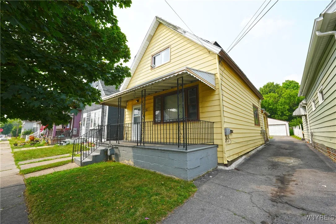 74 Vanderbilt Street, Buffalo, New York 14206, Buffalo, New York 14206, 3 Bedrooms Bedrooms, 8 Rooms Rooms,1 BathroomBathrooms,Residential,For Sale,74 Vanderbilt Street, Buffalo, New York 14206,0,B1632120