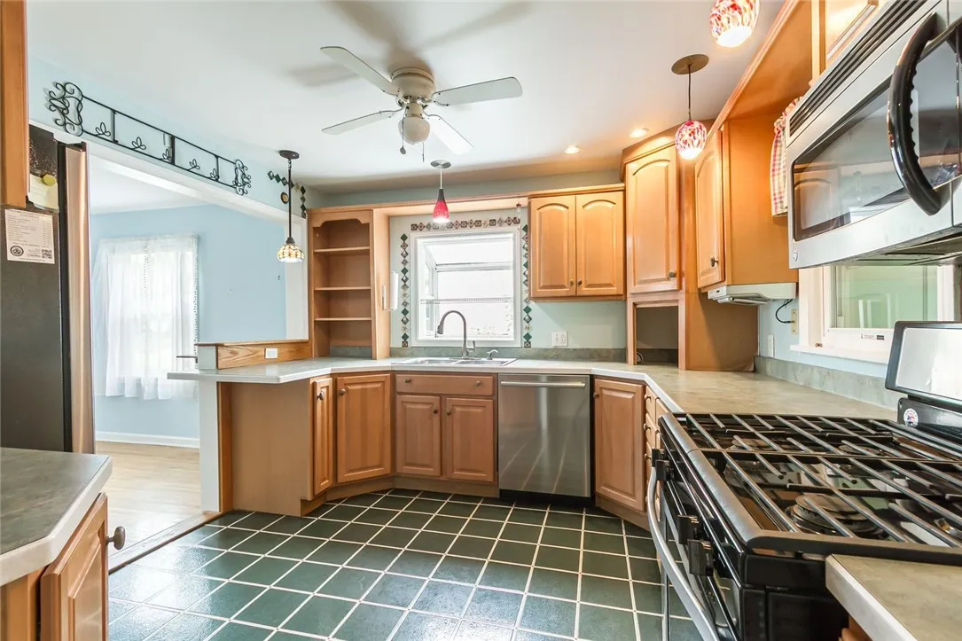 110 Worthing Terrace, East Rochester, New York 144, East Rochester, New York 14445, 3 Bedrooms Bedrooms, 7 Rooms Rooms,2 BathroomsBathrooms,Residential,Closed,110 Worthing Terrace, East Rochester, New York 144,0,R1628745