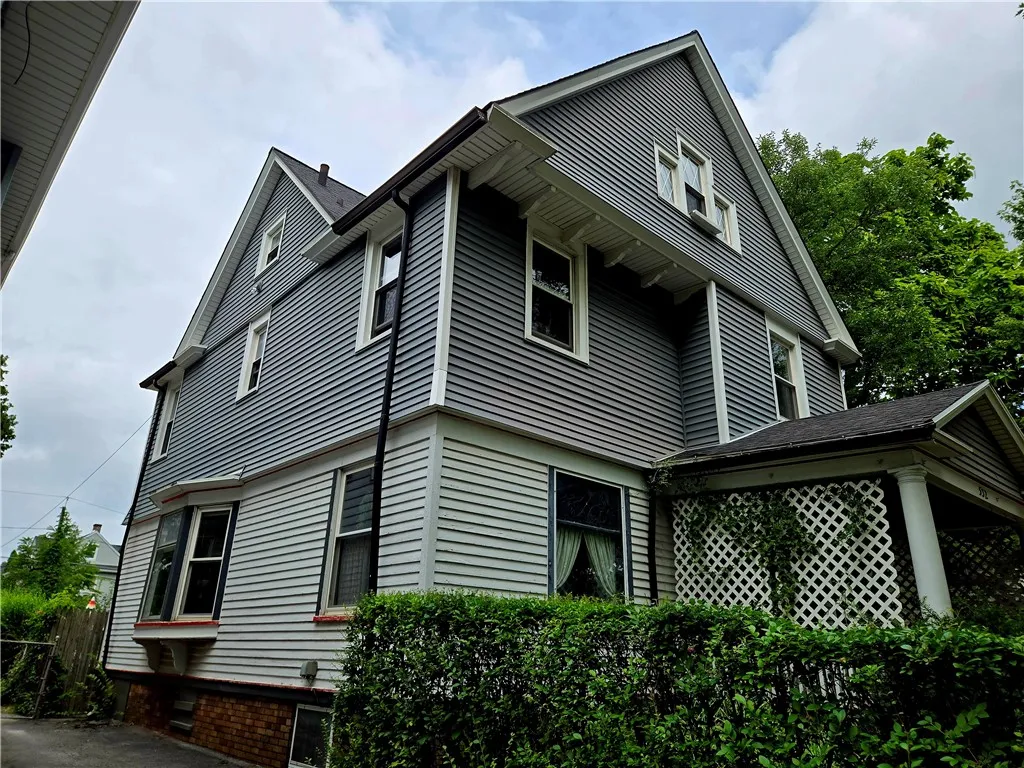 additional exterior photo house left.