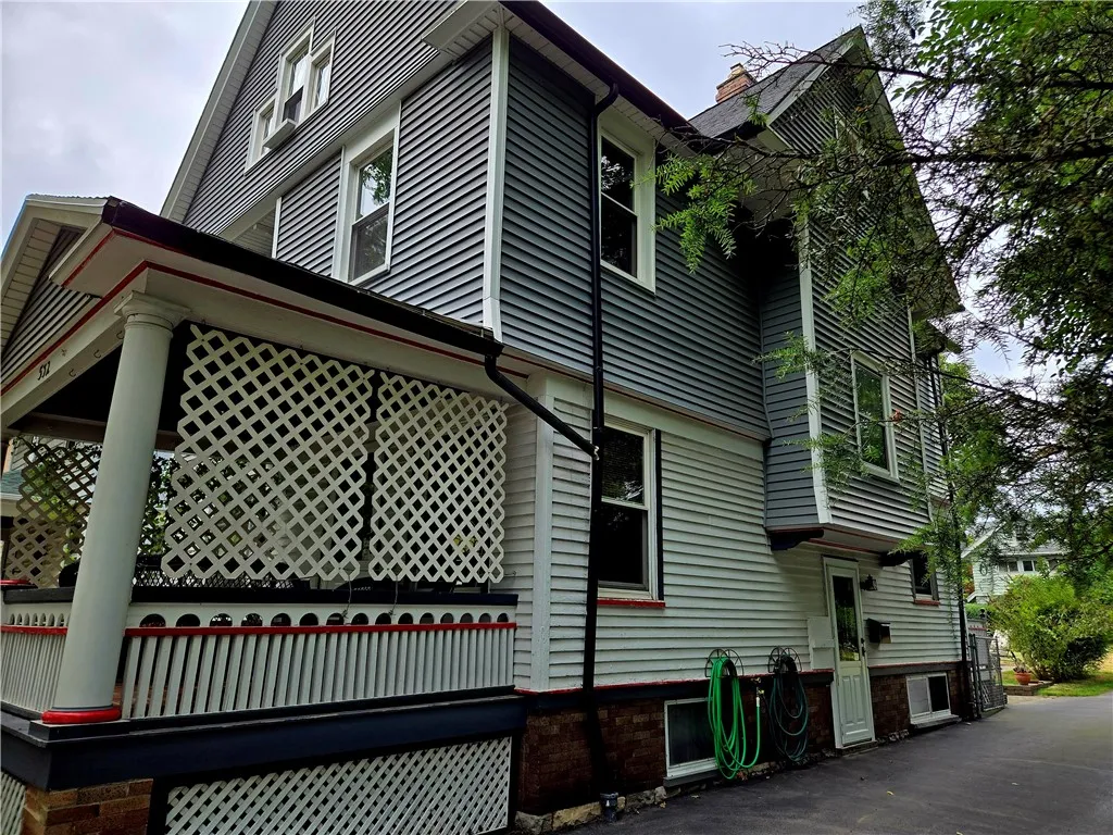 Driveway side exterior.