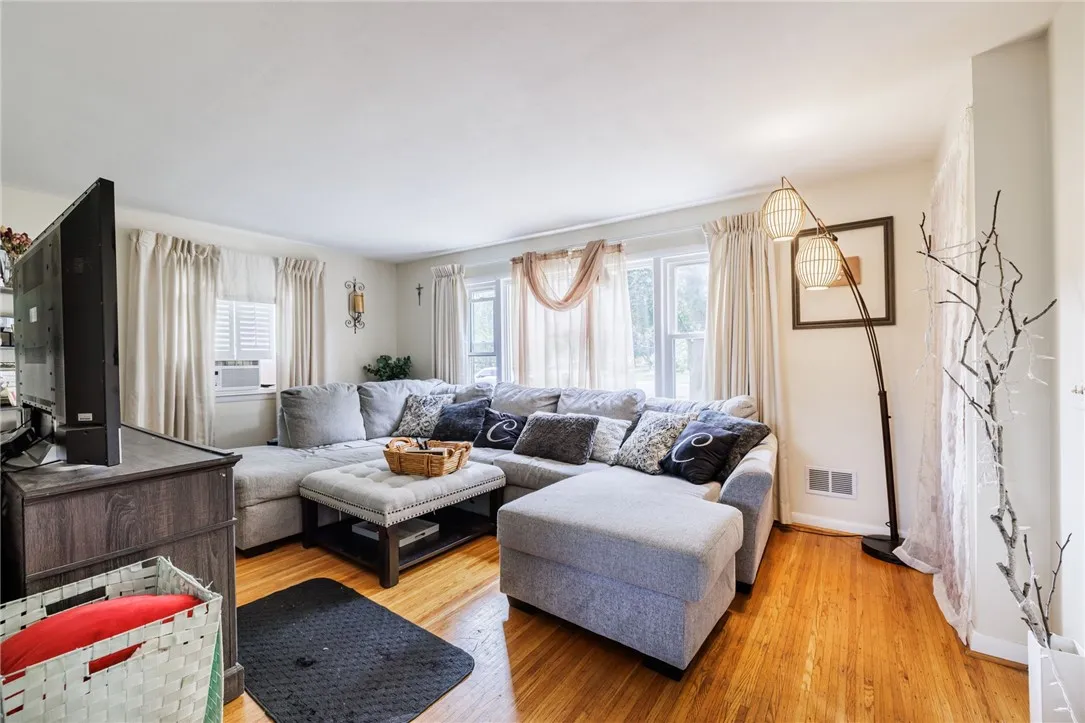 58 Sunnyside Lane, Chili, New York 14514, Chili, New York 14514, 3 Bedrooms Bedrooms, ,2 BathroomsBathrooms,Residential,Closed,58 Sunnyside Lane, Chili, New York 14514,0,R1631638