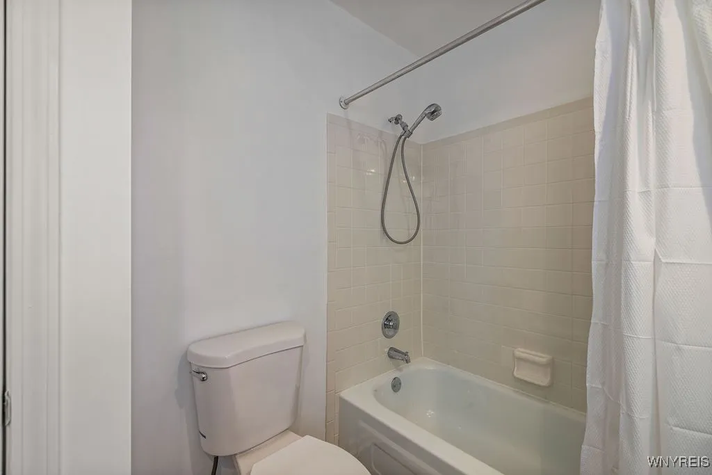 3104 East River Road, Grand Island, New York 14072, Grand Island, New York 14072, 2 Bedrooms Bedrooms, 5 Rooms Rooms,2 BathroomsBathrooms,Residential,For Sale,3104 East River Road, Grand Island, New York 14072,0,B1632110