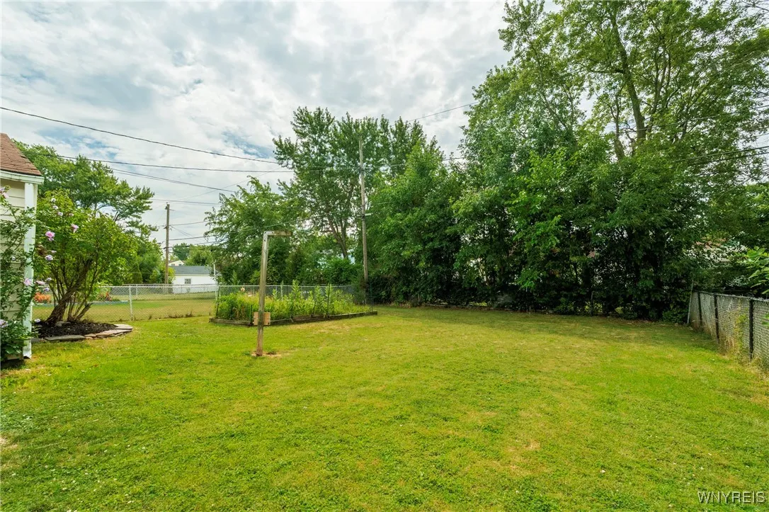 109 Yeager Drive, Cheektowaga, New York 14225, Cheektowaga, New York 14225, 3 Bedrooms Bedrooms, 8 Rooms Rooms,2 BathroomsBathrooms,Residential,Closed,109 Yeager Drive, Cheektowaga, New York 14225,0,B1631970