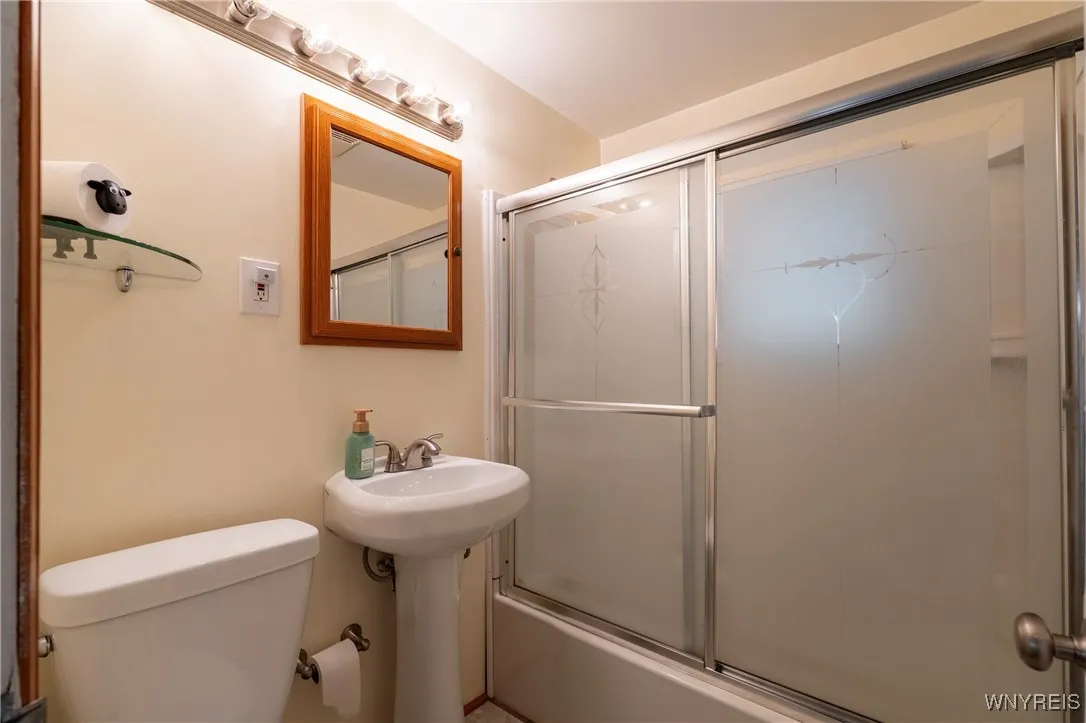 109 Yeager Drive, Cheektowaga, New York 14225, Cheektowaga, New York 14225, 3 Bedrooms Bedrooms, 8 Rooms Rooms,2 BathroomsBathrooms,Residential,Closed,109 Yeager Drive, Cheektowaga, New York 14225,0,B1631970