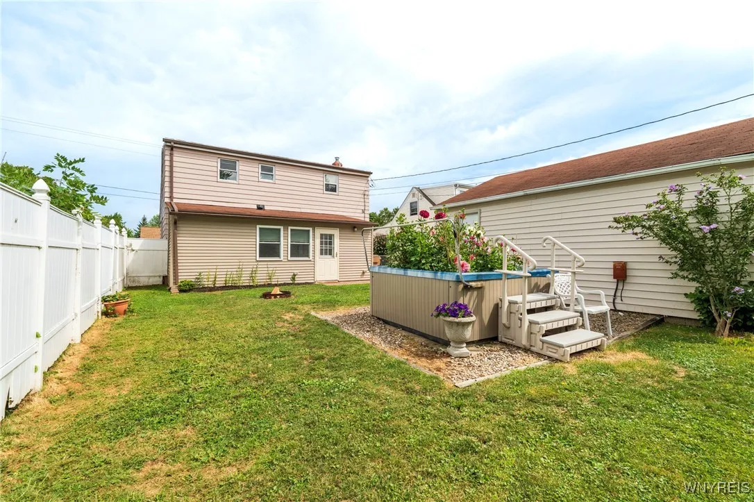 109 Yeager Drive, Cheektowaga, New York 14225, Cheektowaga, New York 14225, 3 Bedrooms Bedrooms, 8 Rooms Rooms,2 BathroomsBathrooms,Residential,Closed,109 Yeager Drive, Cheektowaga, New York 14225,0,B1631970