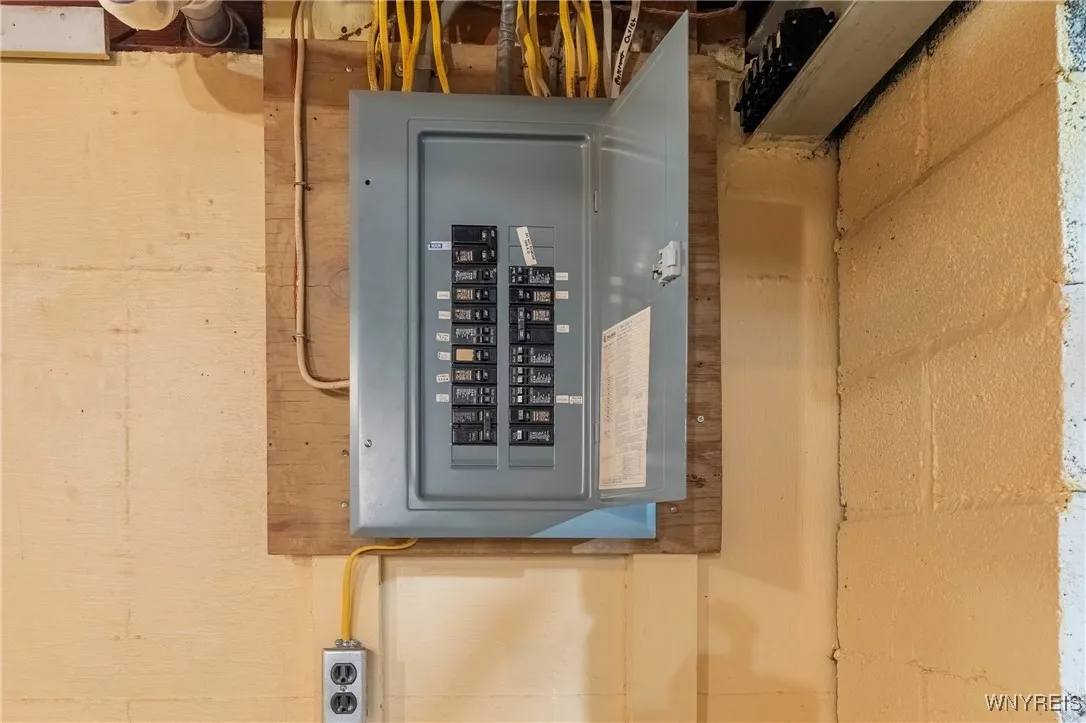 109 Yeager Drive, Cheektowaga, New York 14225, Cheektowaga, New York 14225, 3 Bedrooms Bedrooms, 8 Rooms Rooms,2 BathroomsBathrooms,Residential,Closed,109 Yeager Drive, Cheektowaga, New York 14225,0,B1631970