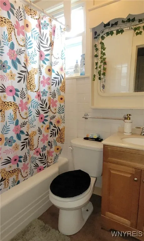 Bathroom (185 Huntington #1, Buffalo, NY 14214)