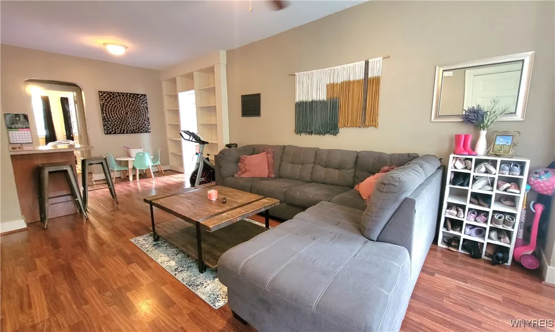 Living Room (185 Huntington #1, Buffalo, NY 14214)